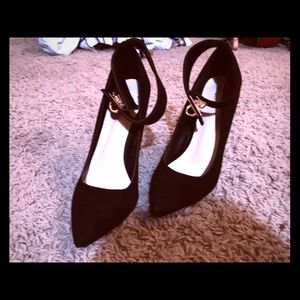 Darling, strappy, Mary Jane 👠 heels!